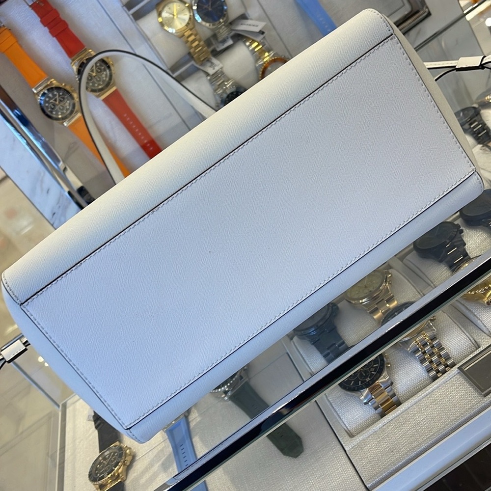 MICHAEL KORS Voyager Larg Saffiano Leather EW Tote Shoulder Bag
Optic White 
NWT - Picture 16 of 16